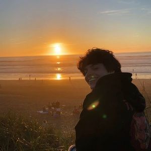 Meet your Posher, Devin